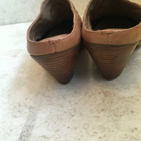 ‎WHITE MOUNTAIN BRONCO TOOLED LEATHER MULES - Picture 6 of 10